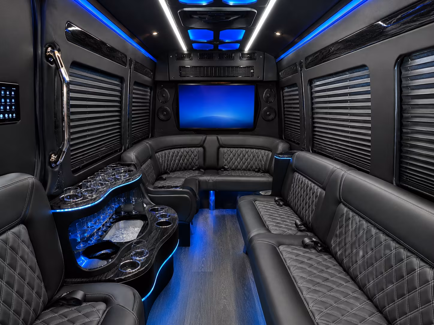 bus rentals for corporate events and off site meetings on the north shore
