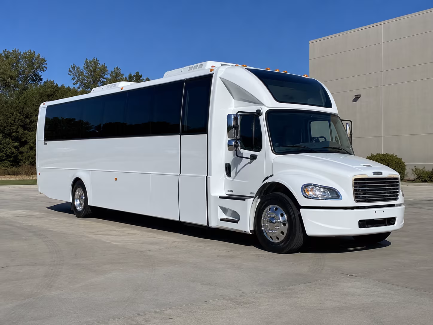 lynn 28 passenger party bus